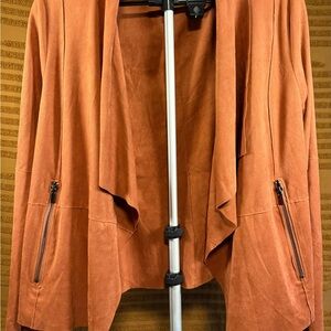 Bagatelle Women's Rust Cape with Zipper Accents